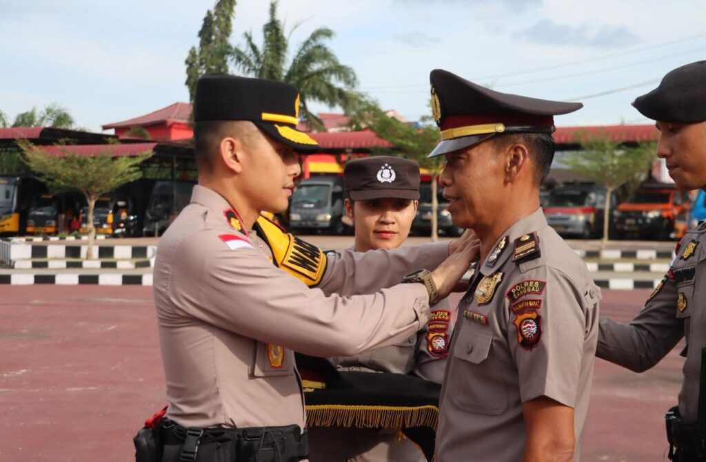 Mengabdi Tanpa Cela, Personel Polres Sanggau Raih Pangkat Pengabdian