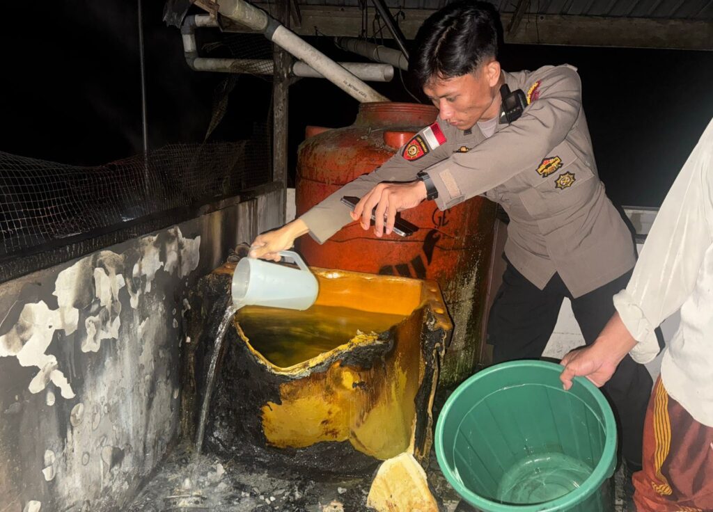 Kebakaran Dini Hari di Entikong, Mesin Cuci dan Dinding Rumah Warga Hangus Terbakar