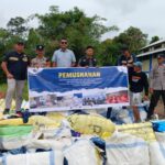 Bea Cukai Entikong Musnahkan 500 Bale Pakaian Bekas Ilegal, Tegaskan Komitmen Lindungi Pasar Dalam Negeri