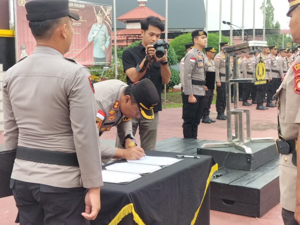 Sertijab Pejabat Polres Sanggau, Kapolres Tekankan Profesionalisme dan Pelayanan Publik