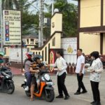 Sat Reskrim Polres Sanggau Berbagi Takjil, Tebar Kepedulian kepada Pengguna Jalan di Bulan Ramadhan