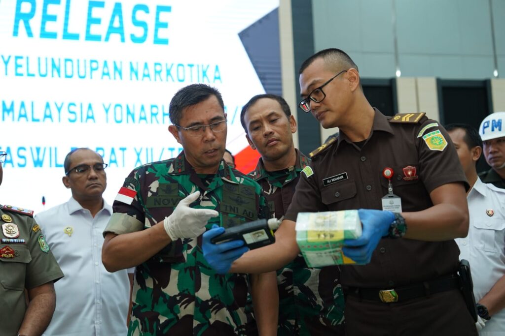 Gagalkan Penyelundupan 55,2 Kg Sabu di Perbatasan, Pangdam XII/Tpr Pimpin Press Release