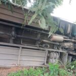 Diduga Rem Blong, Bus Damri Angkut 31 Penumpang Kecelakaan di Penyeladi