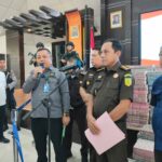 Kejati Kalbar Tunjukkan Barang Bukti Rp115 Miliar di Konferensi Pers
