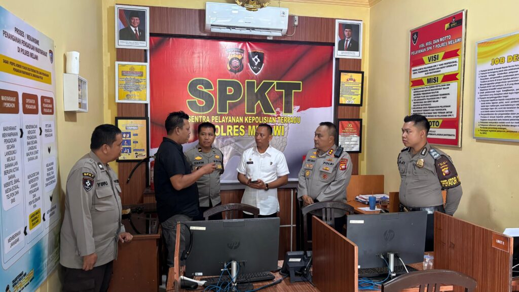 Kapolres Melawi Bersama Tim Itwasda Polda Kalbar Pantau Ruang Layanan 110