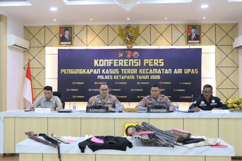Polres Ketapang Laksanakan Konferensi Pers Penanganan Kasus Teror Di Kecamatan Air Upas