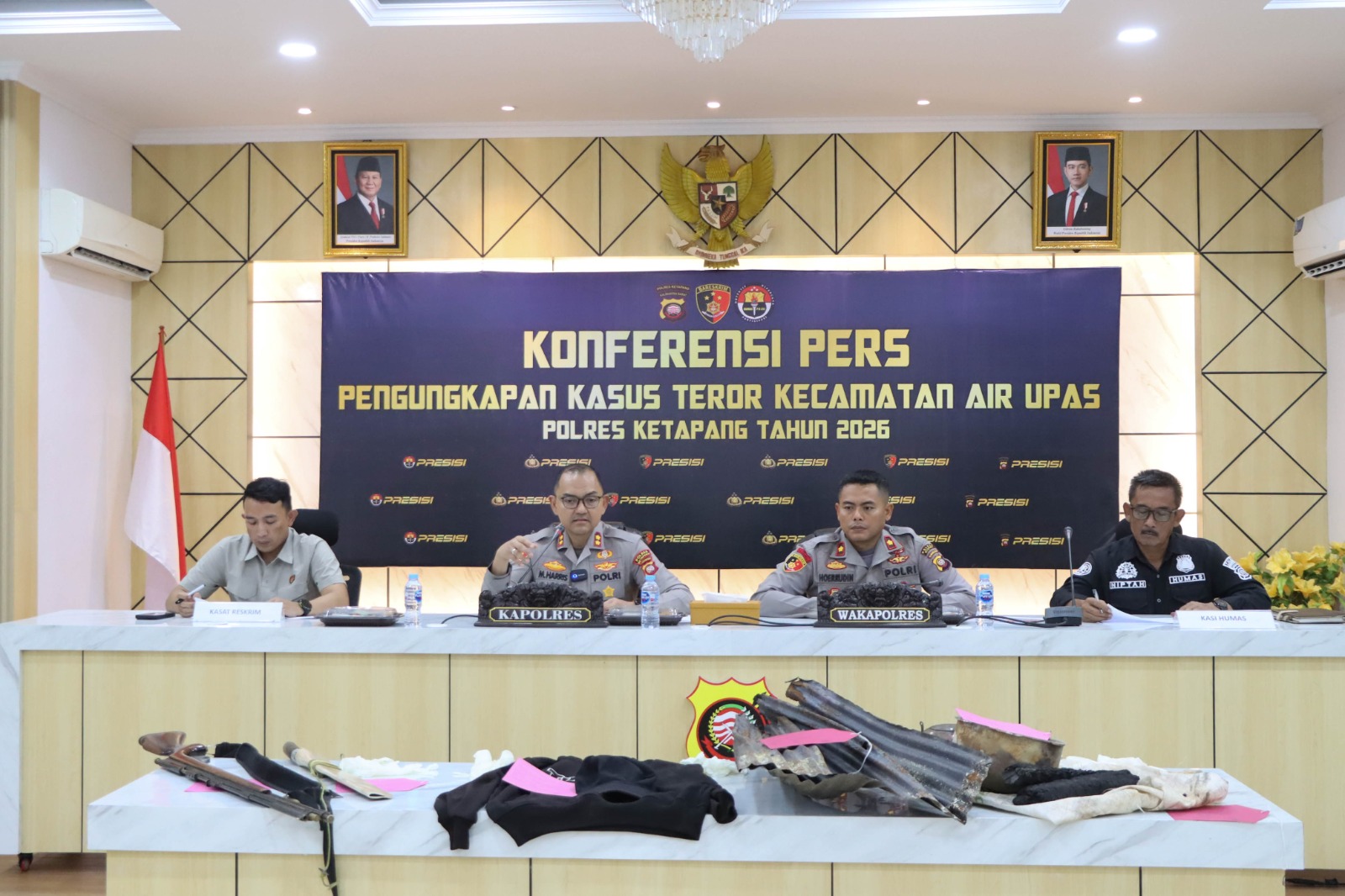 Polres Ketapang Laksanakan Konferensi Pers Penanganan Kasus Teror Di Kecamatan Air Upas