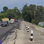 Retakan Menganga di Jalan Provinsi Sanggau, Warga Khawatir Terjadi Kecelakaan