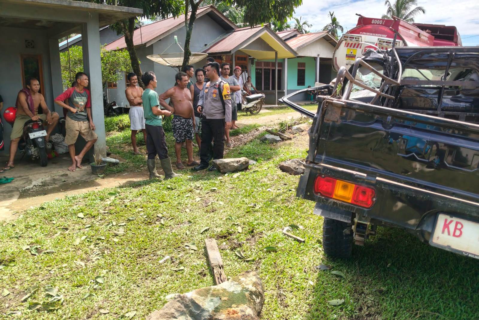 Pickup Wuling Diduga Pecah Ban, Tabrakan dengan Truk Tangki di Sanggau Tewaskan Satu Penumpang