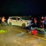 Diduga Hilang Kendali di Tikungan, Motor Tanpa Pelat Tabrak Mitsubishi Xpander di Sekayam