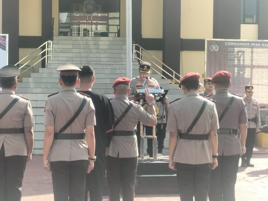 Sertijab Polres Sanggau: Mutasi Pejabat dan Pelepasan Personel Purna Bakti Jadi Satu Momen