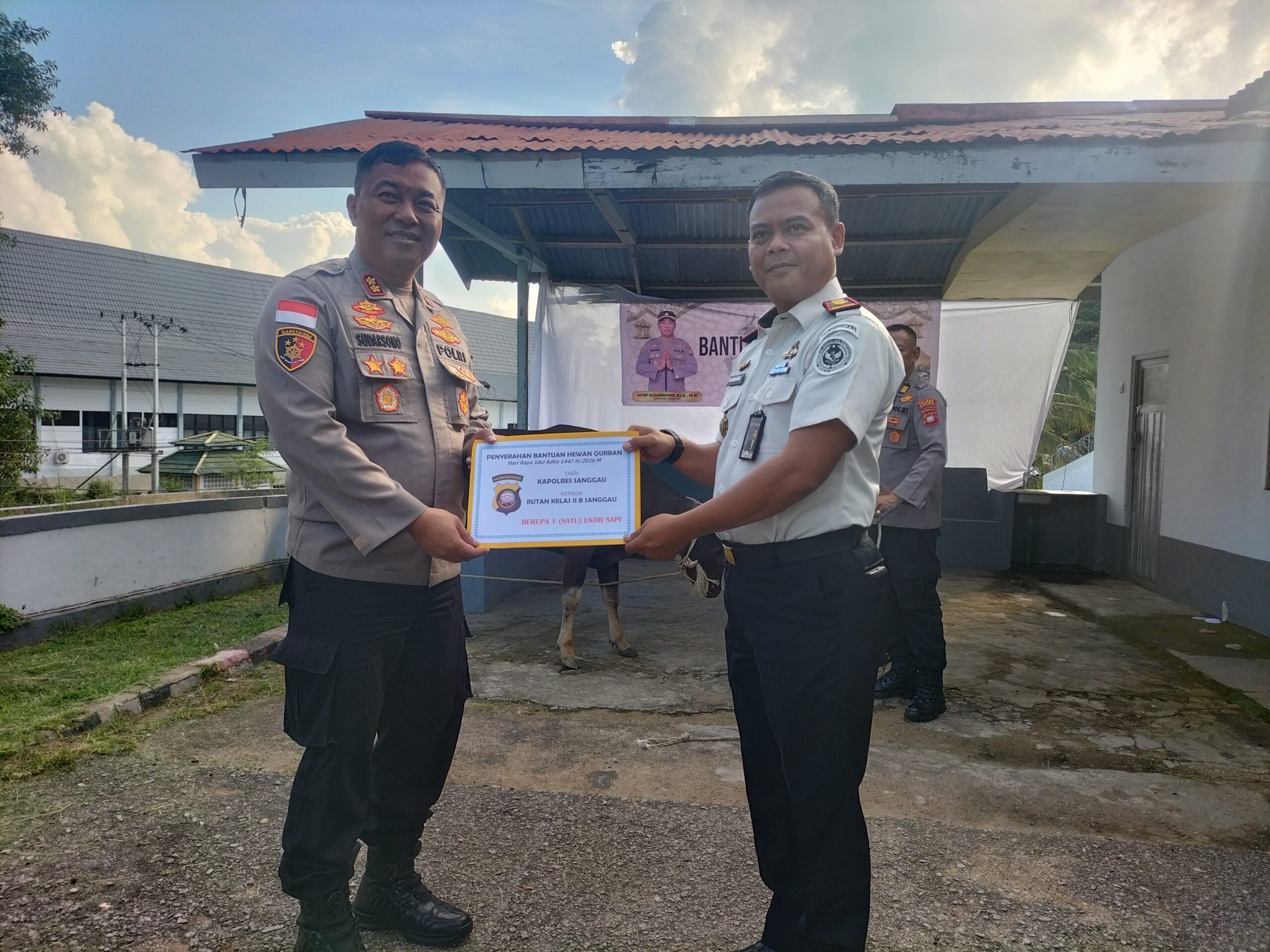 Wujud Kepedulian Sosial, Kapolres Sanggau Salurkan Hewan Kurban untuk Warga Binaan Rutan