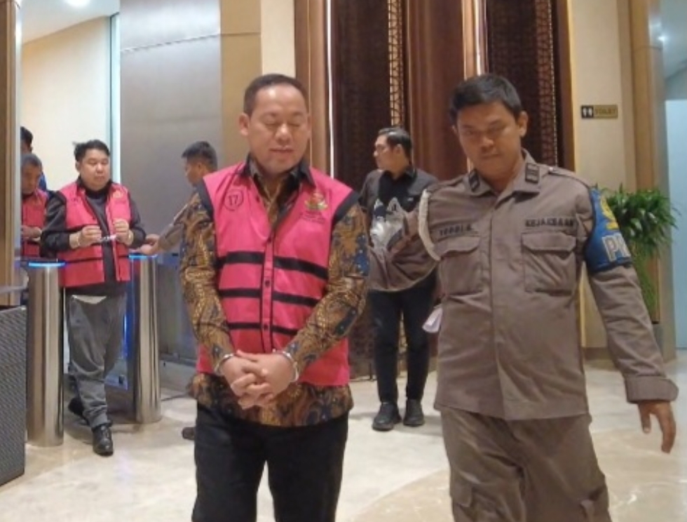 Kejagung Menahan 4 Orang Tersangka Perkara Penyimpangan IUP di Kalimantan Barat 2017-2025.
