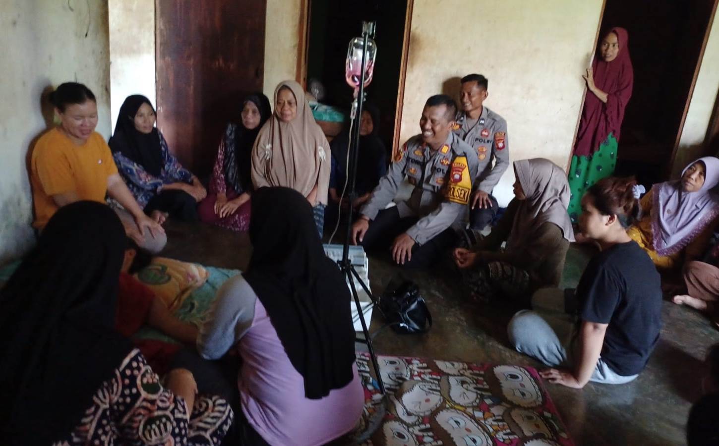 Tiga Hari Hilang di Kebun, Warga Parindu Ditemukan Selamat dalam Kondisi Lemas