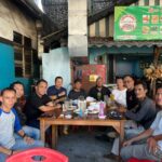 Kasat Reskrim Polres Sanggau AKP Anuar Syarifudin Silaturahmi dengan Awak Media di Rumah Makan