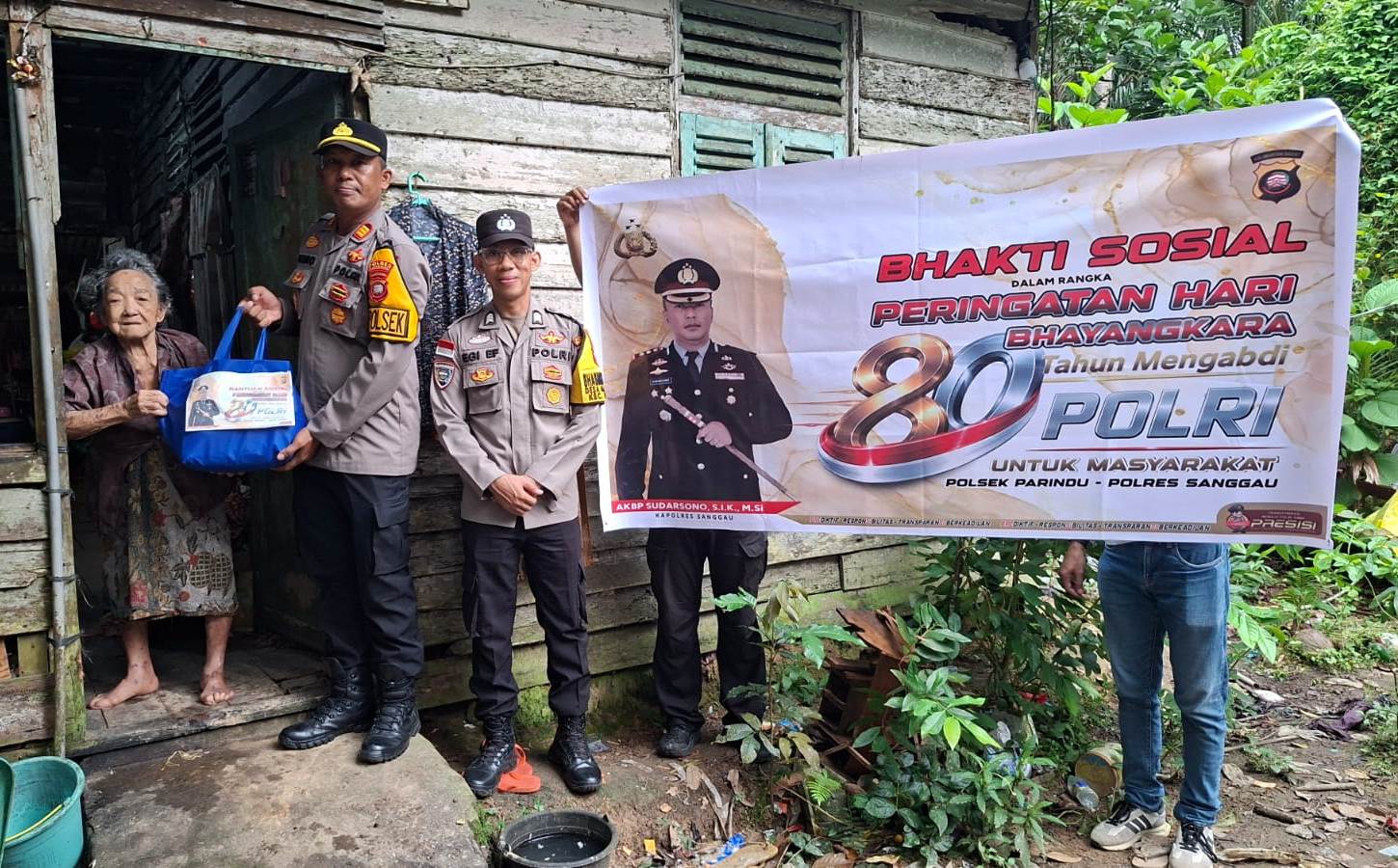 Wujud Kepedulian di Hari Bhayangkara Ke-80, Polsek Parindu Berbagi dengan Sesama