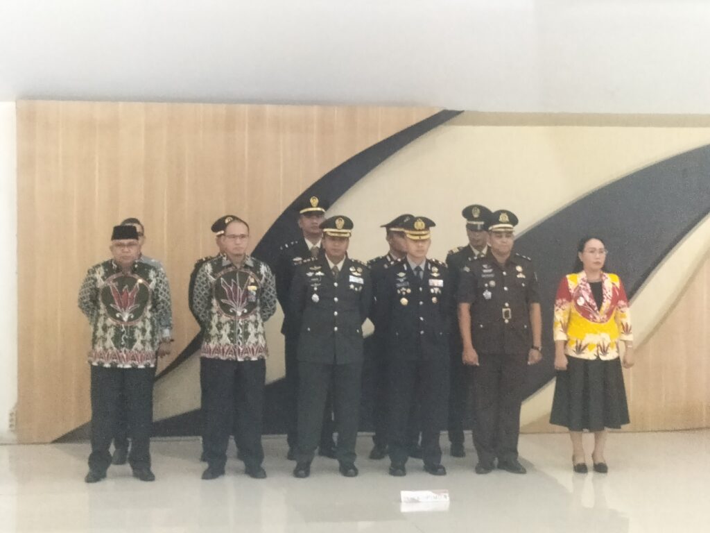 “Dandim 1204/Sanggau Hadiri Upacara Hari Lahir Pancasila 2026, Teguhkan Semangat Kebangsaan dan Persatuan”.