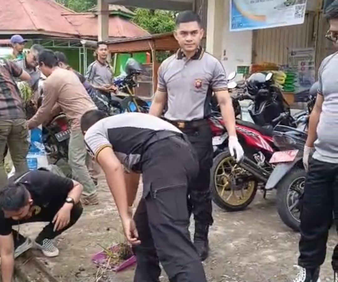 Sambut HUT Bhayangkara ke-80, Polres Sanggau Gelar Bakti Sosial di Pasar Jarai