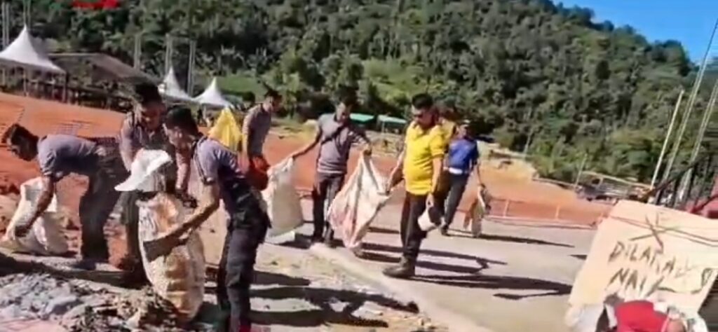 Polsek Tayan Hilir Bersama Forkopimcam Gotong Royong Sukseskan MTQ ke-34 Kabupaten Sanggau