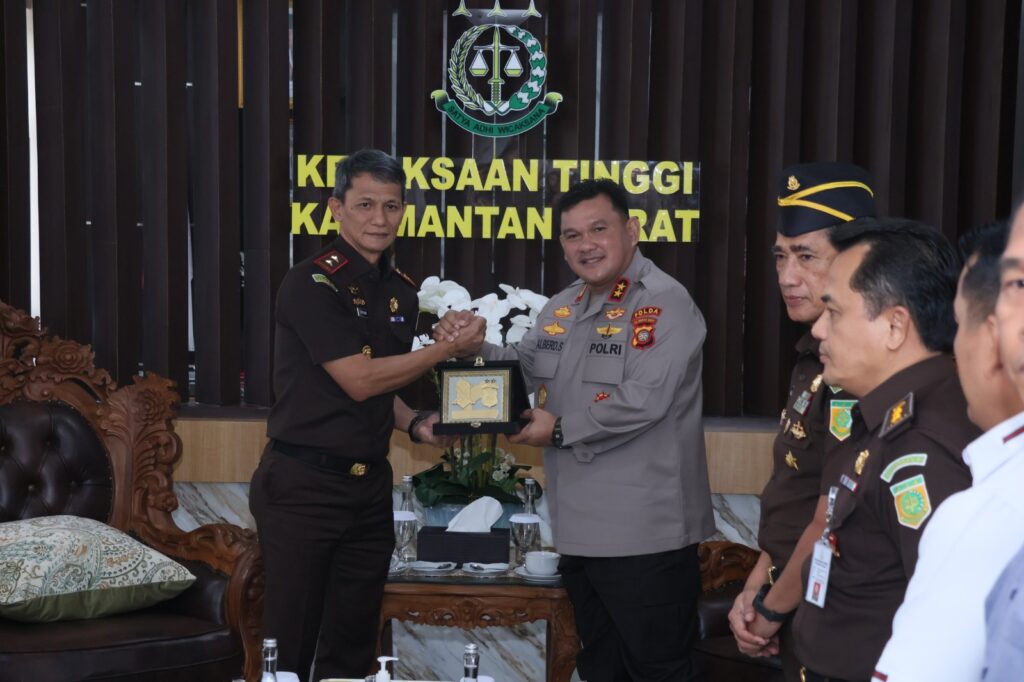 Kapolda Kalbar Sambangi Kajati, Perkuat Sinergi Penegakan Hukum dan Pelayanan kepada Masyarakat