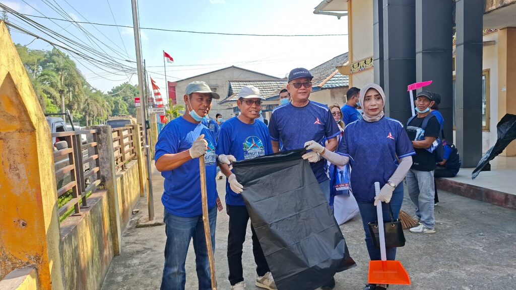 Rayakan HUT ke-25 : DPC Partai Demokrat Bengkayang Gelar Aksi Serentak “Laskar Biru Bergerak” di Seluruh Indonesia