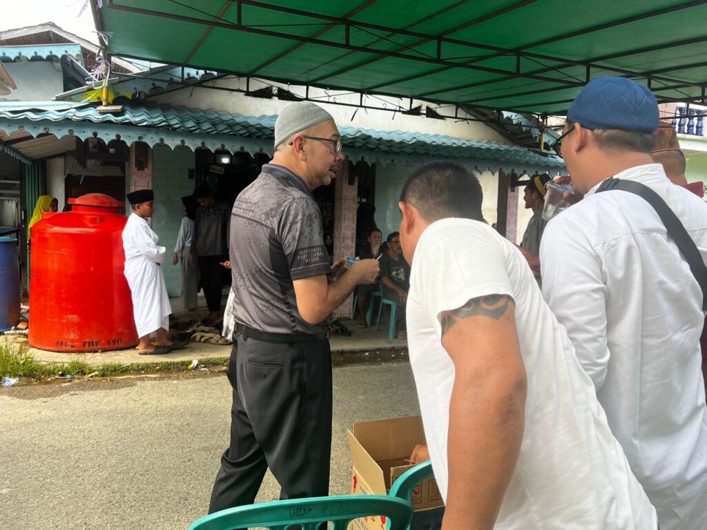 Melangkaui Sempadan Negara, Cef Imigresen Tebedu Turut Menziarahi Keluarga Warga Entikong