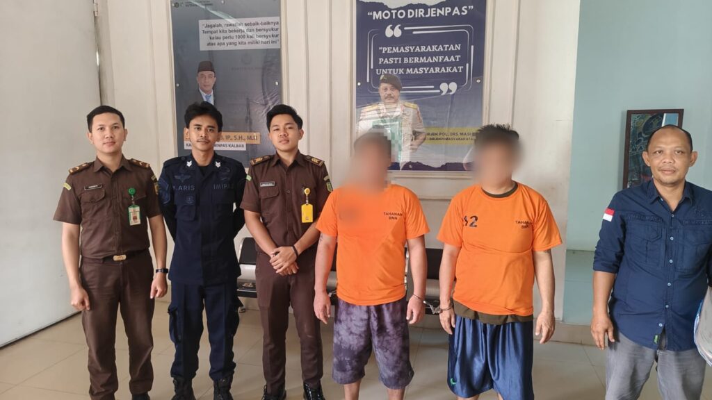 Dua Tersangka Pengedar Ekstasi 1.659 Butir Dilimpahkan ke Kejaksaan Negeri Bengkayang