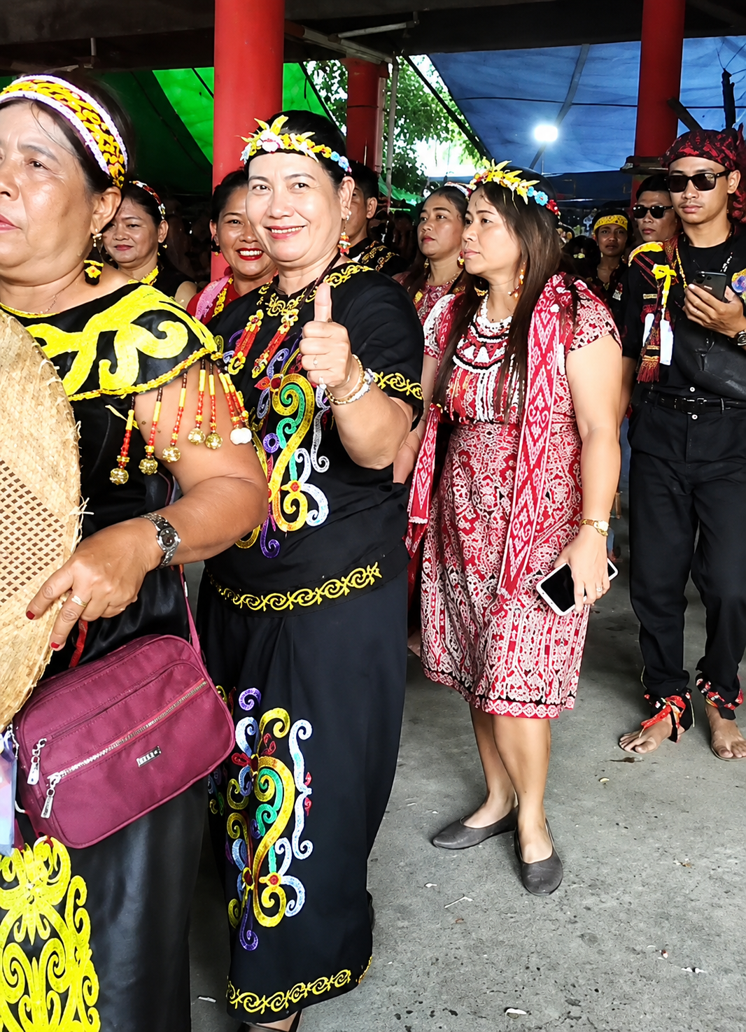 Istri Camat Tayan Hilir Ayus, S.Pd., M.M., Ibu Teresia Mangge., Turut Meriahkan Gawai Dayak di Rumah Betang Dori’ M’Pulor