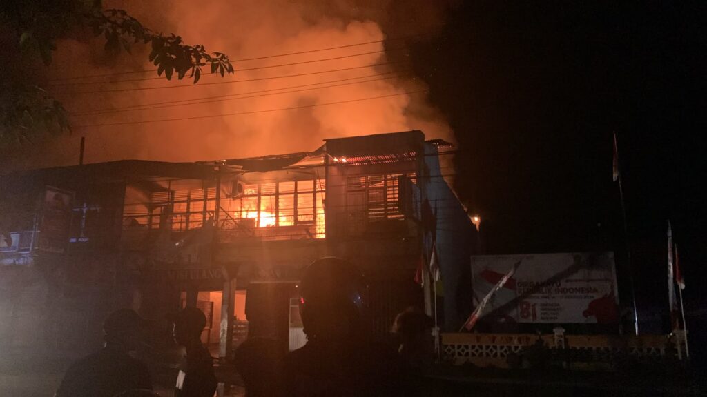 11 Ruko Terbakar di Jalan Jerendeng Abdurahman Bengkayang
