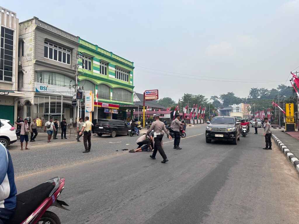 Dua Motor Bertabrakan di Jalan Jenderal Sudirman Sanggau, Petugas Segera ke Lokasi