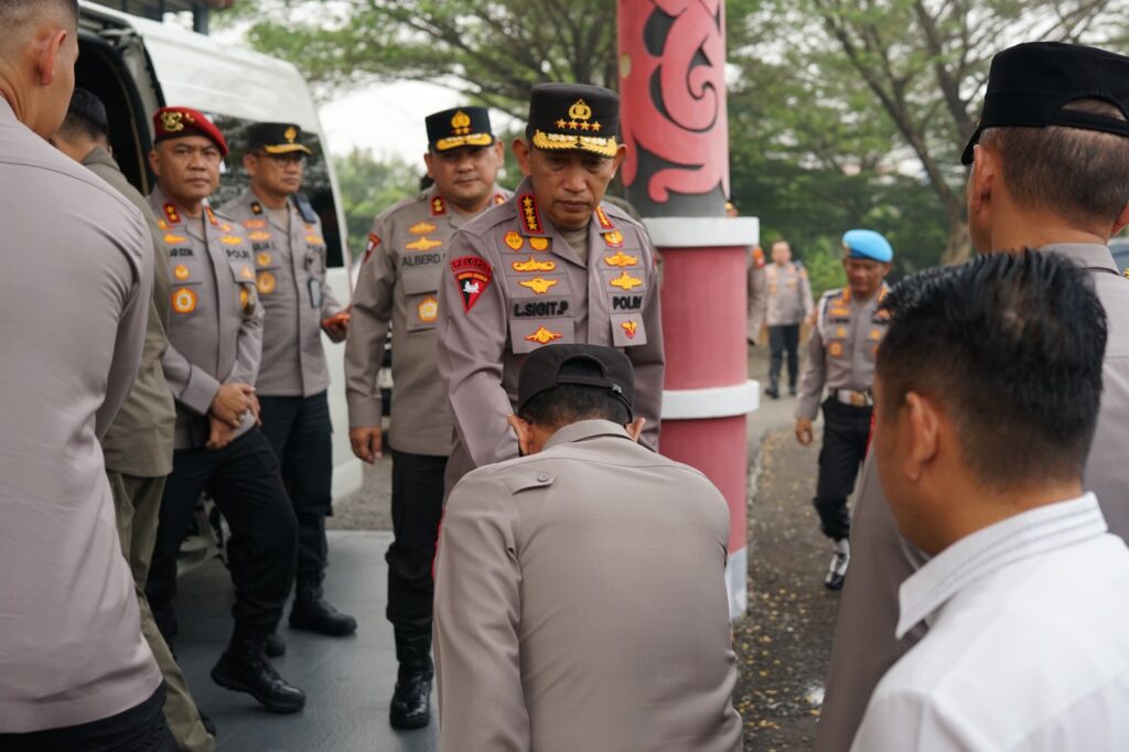 Kapolda Kalbar Sambut Kunjungan Presiden Prabowo dan Kapolri Tinjau Penanganan Karhutla