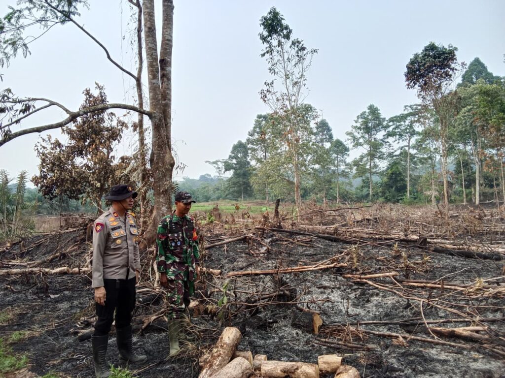 Polsek Sanggau Ledo Temukan Tiga Titik Lahan Terbakar di Desa Pisak