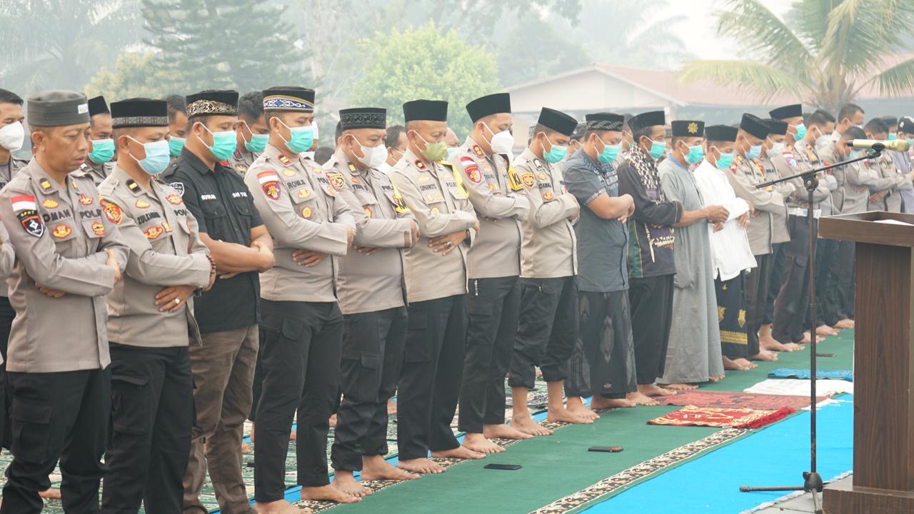 Polres Bengkayang Gelar Sholat Istisqa dan Doa Bersama Lintas Agama