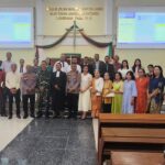 Wujud Sinergitas dan Kepedulian, Polsek Entikong Bagikan 100 Masker serta Sampaikan Imbauan Antisipasi Kabut Asap