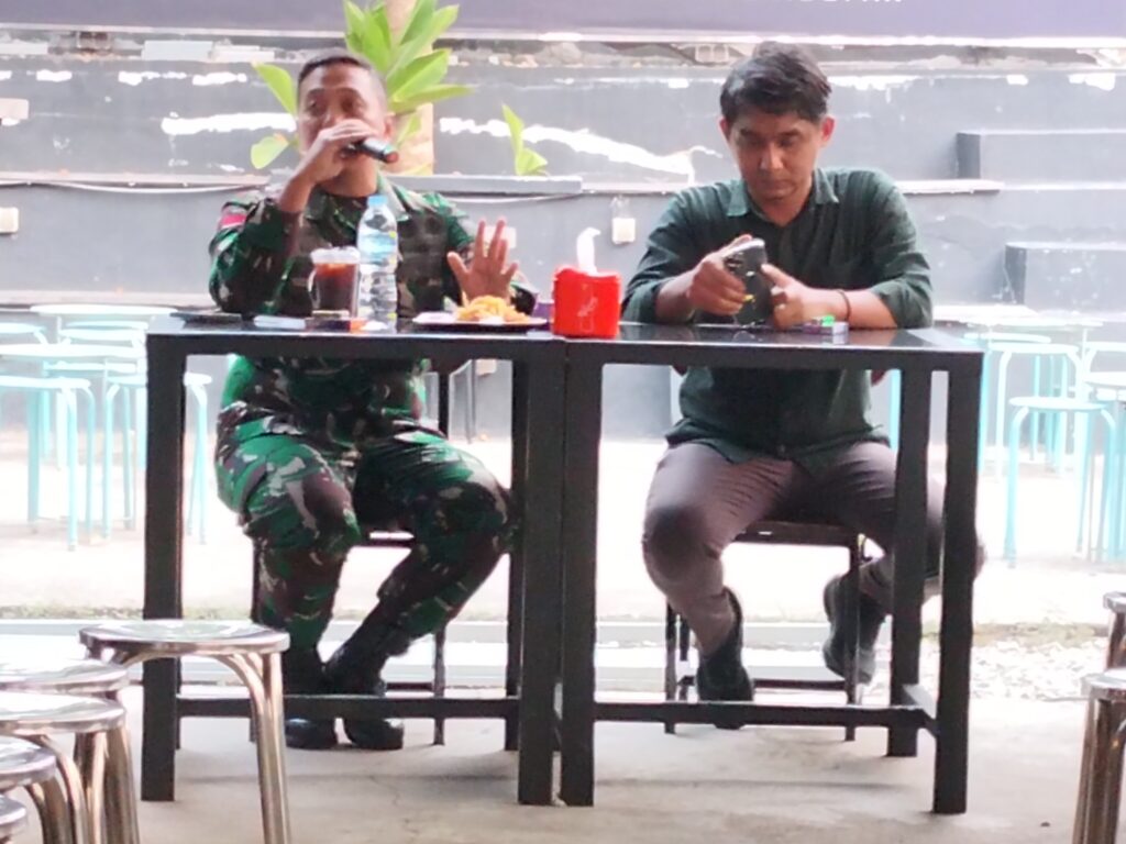 Ngopi Santai Bersama Dandim 1204/Sanggau, Bahas Karhutla dan Manfaat Pembangunan Jembatan TNI