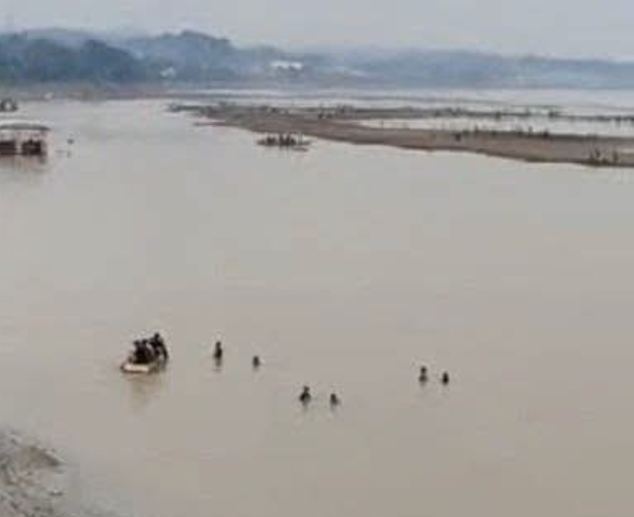 Pulau Pasir Muncul Saat Sungai Kapuas Surut, Jadi Daya Tarik Wisata Warga Sanggau