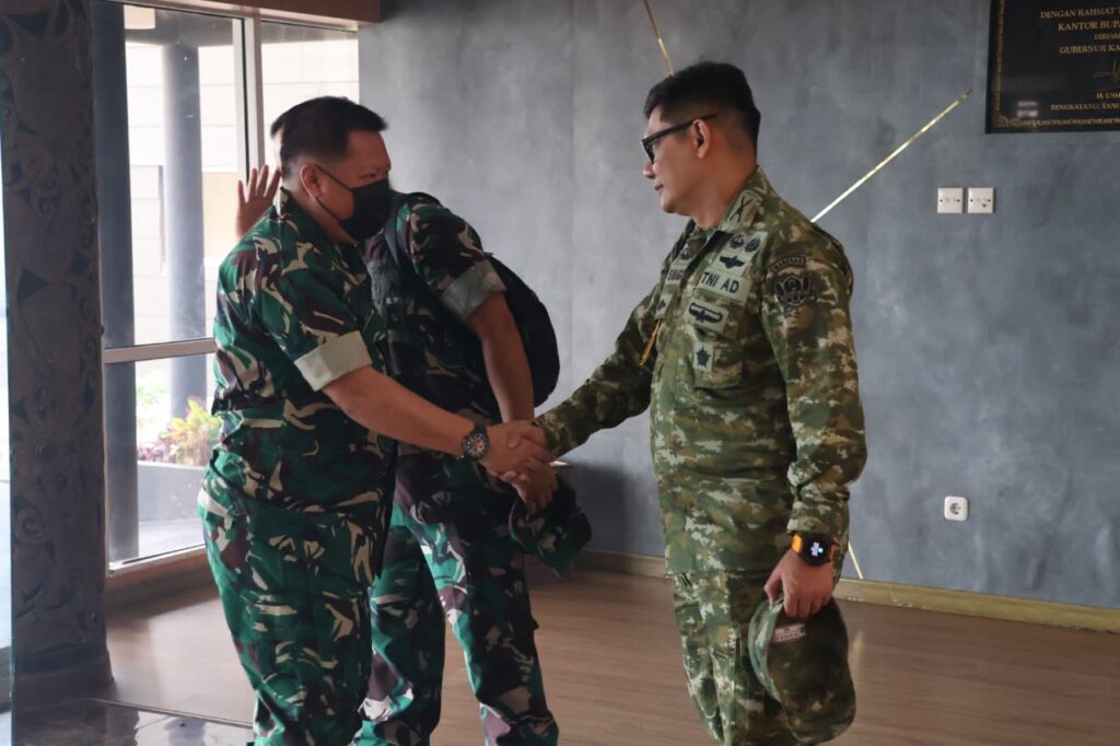 Tim Satgas Penyuluhan Pamen dan Sesko TNI Gelar Sosialisasi Bahaya Karhutla di Bengkayang