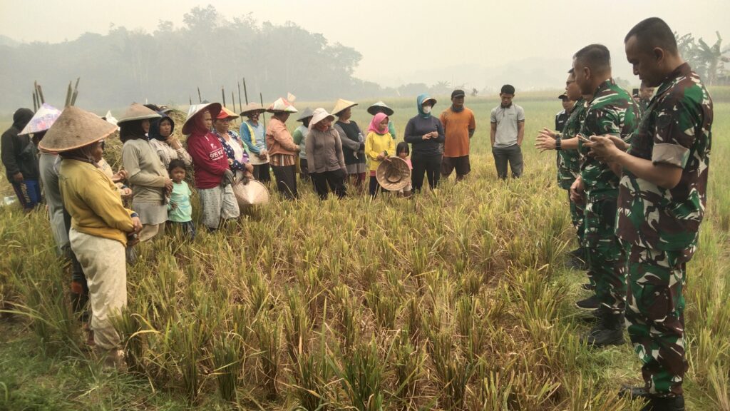 Mabes TNI Terjunkan 22 Personil Bantu Tangani Karhutla di Bengkayang.