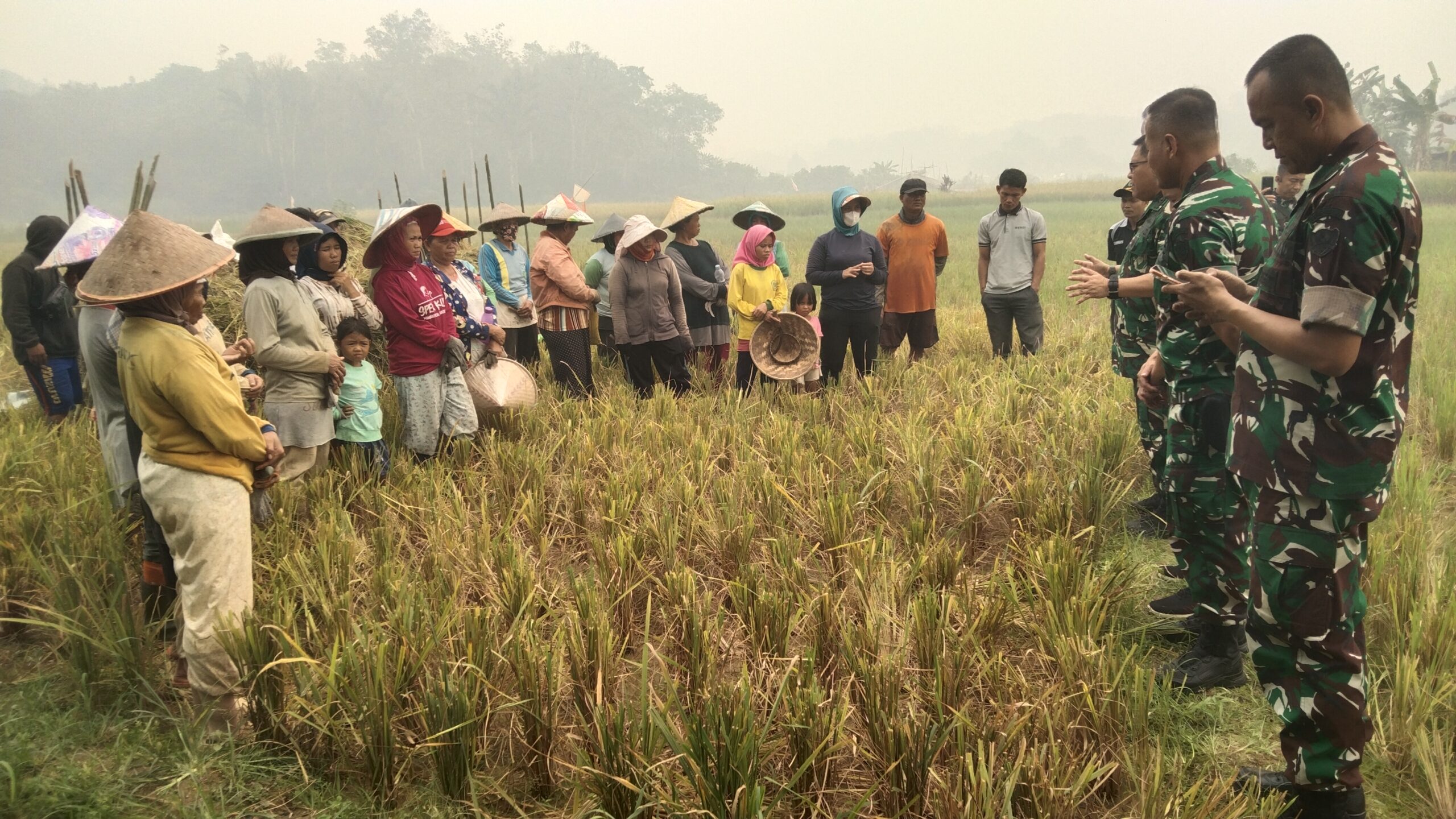 Mabes TNI Terjunkan 22 Personil Bantu Tangani Karhutla di Bengkayang.
