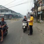 DPD Partai Golkar Bengkayang Bagikan 2.000 Masker Untuk Pengendara di Tengah Kabut Asap.