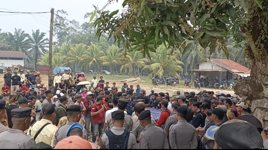 Warga Tiga Desa di Sintang Tuntut Plasma 30 Persen dan Pengembalian Lahan di Luar HGU dari PT SNIP‎